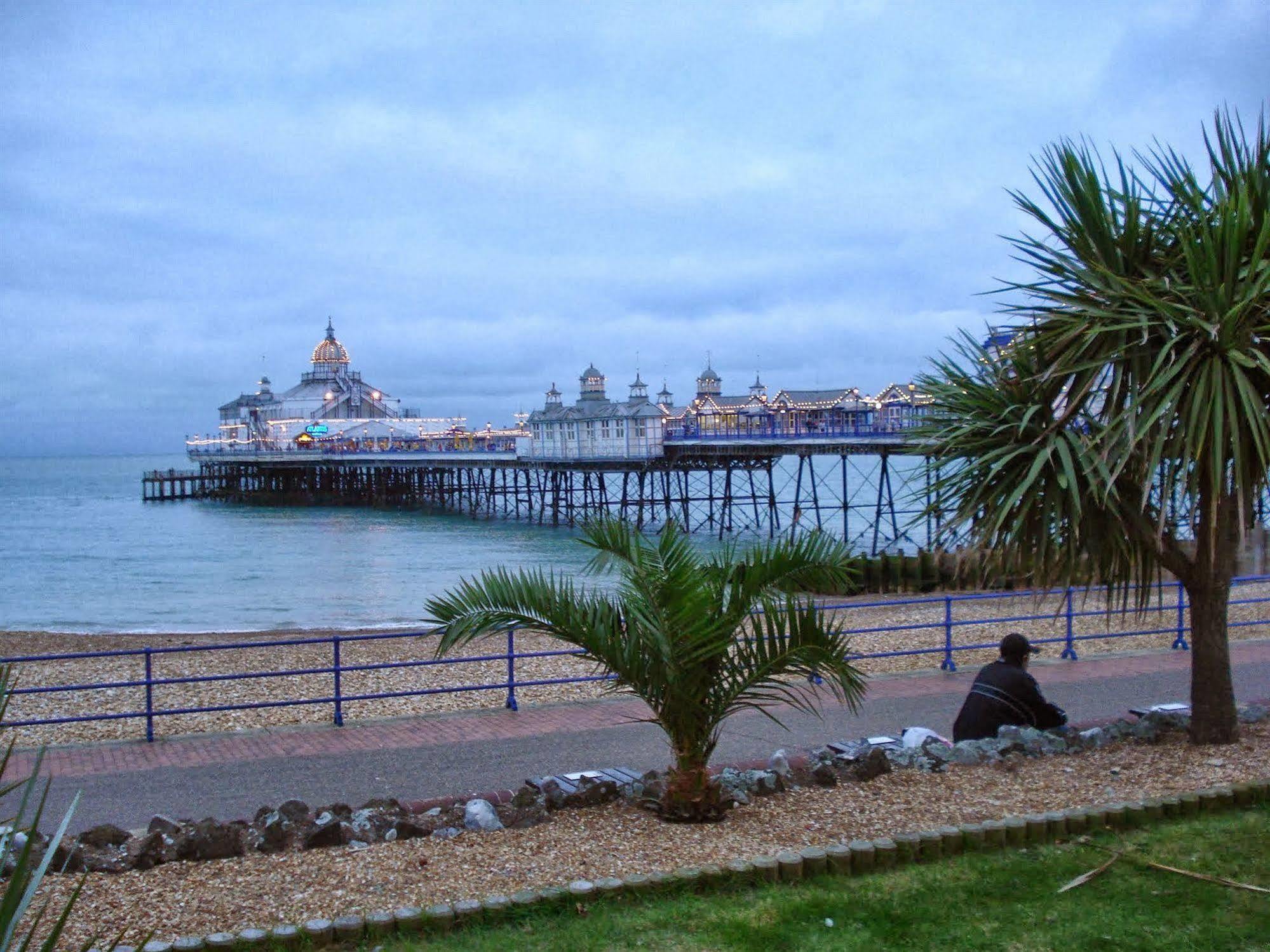 Eastbourne Riviera Hotel Exterior photo